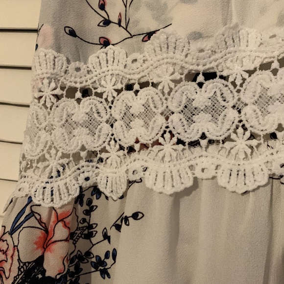 Floral Maxi Dress w/ Lace Middle - Picture 2 of 3